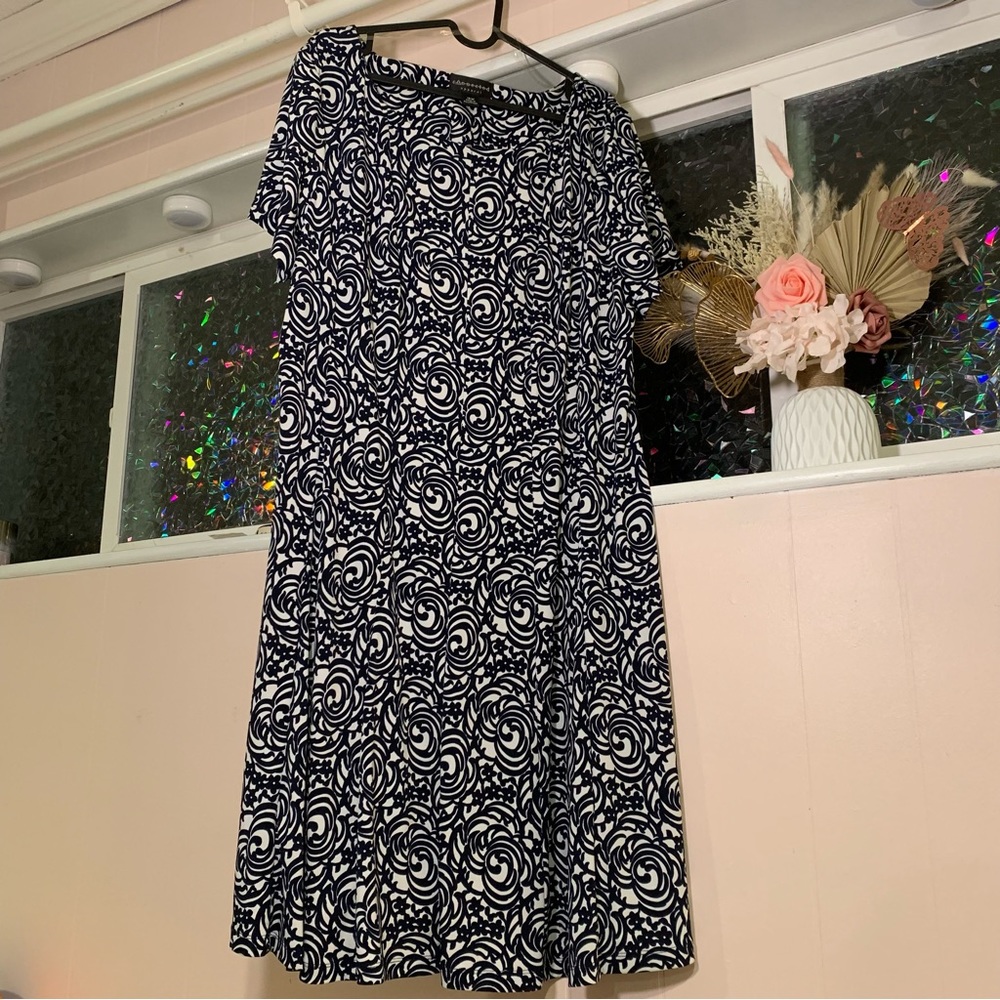 Connected Apparel White and Dark Blue Dress (18W)
